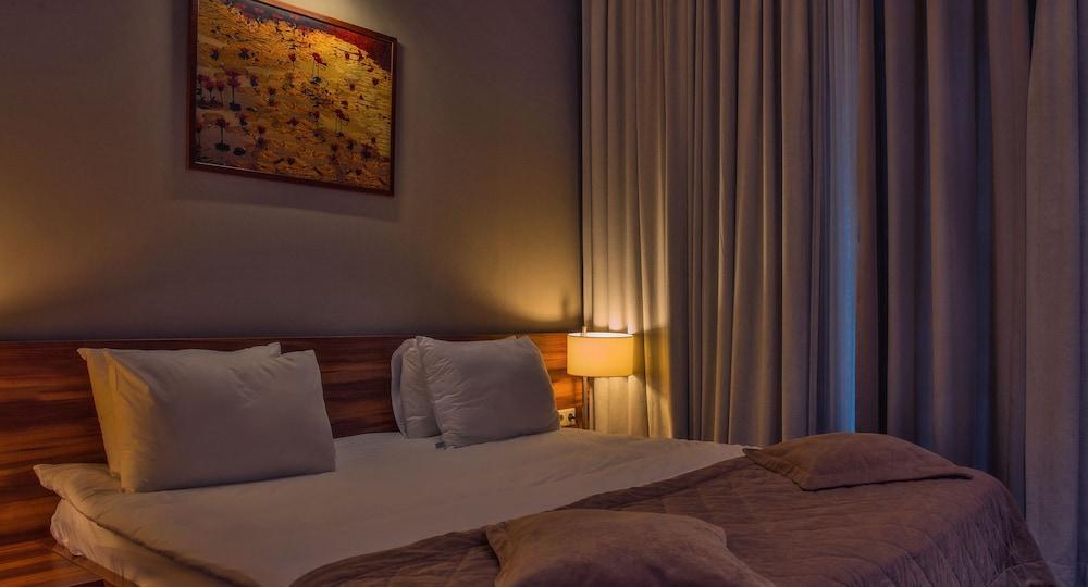 Avenue Hotel Bakoe Buitenkant foto