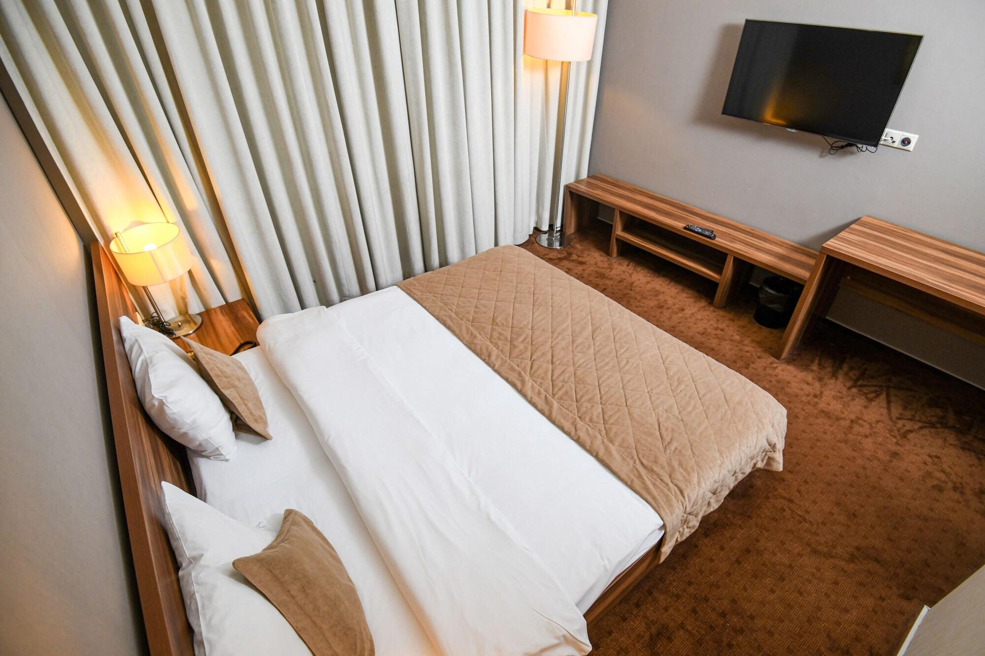 Avenue Hotel Bakoe Buitenkant foto