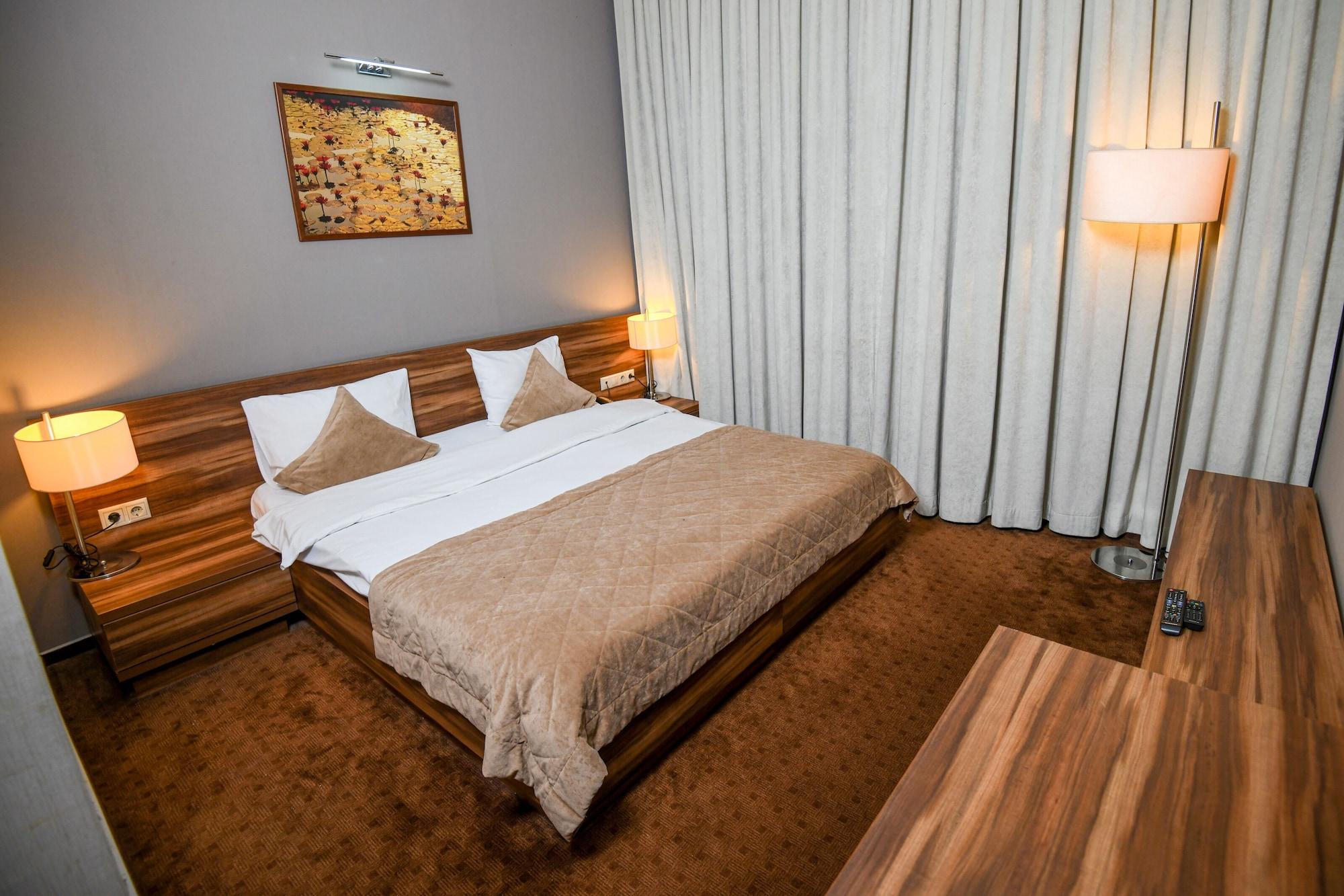 Avenue Hotel Bakoe Buitenkant foto