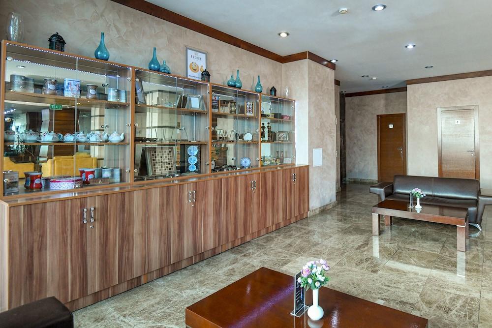 Avenue Hotel Bakoe Buitenkant foto